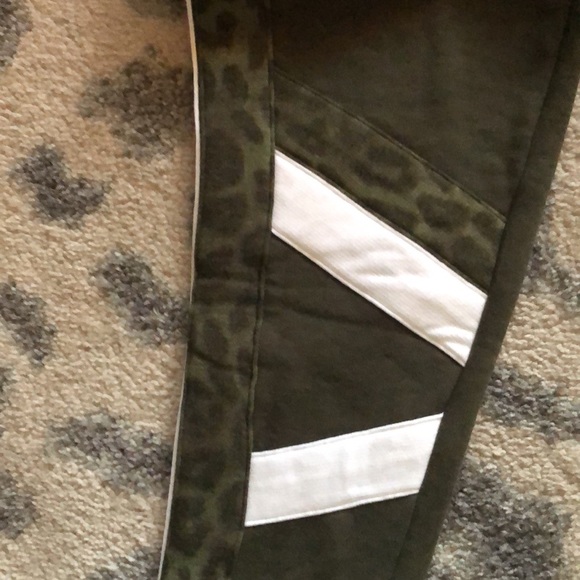NWT VS PINK Olive Green Leopard Stripe Classic Jogger - Picture 3 of 7